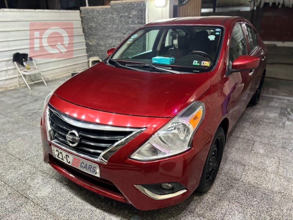 نيسان فيرسا